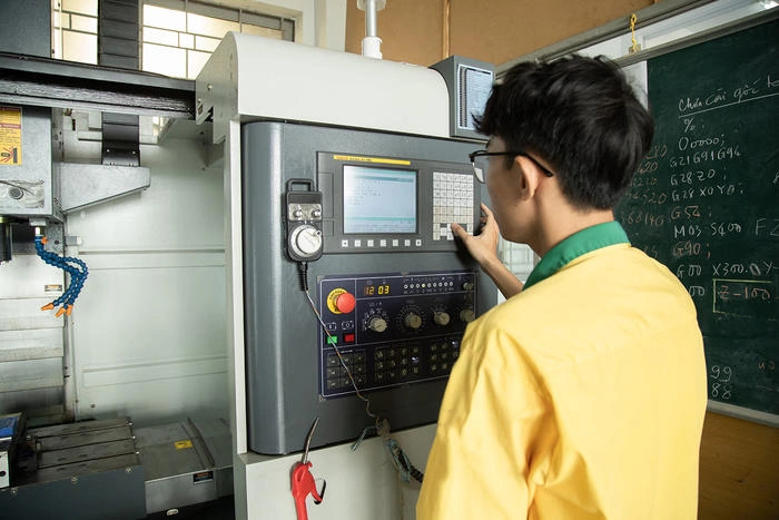 hien dai hoa quy trinh thi cong co khi va cua nhom kinh 694b6401e73a6